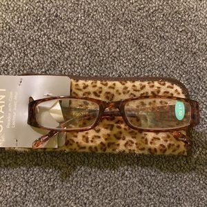 Reading glass with case +1.50